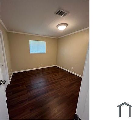 4th image of 1549 Green Ave