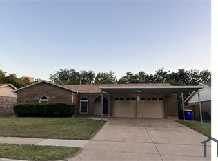 6012 Highcrest Dr, Watauga, TX 76148