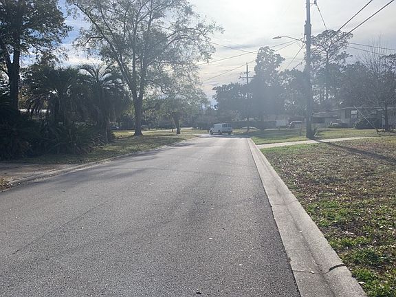 4th image of 3925 Conga St