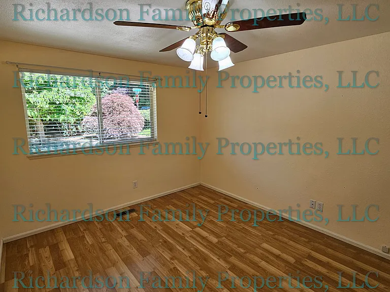 bedroom 4 - laminate flooring