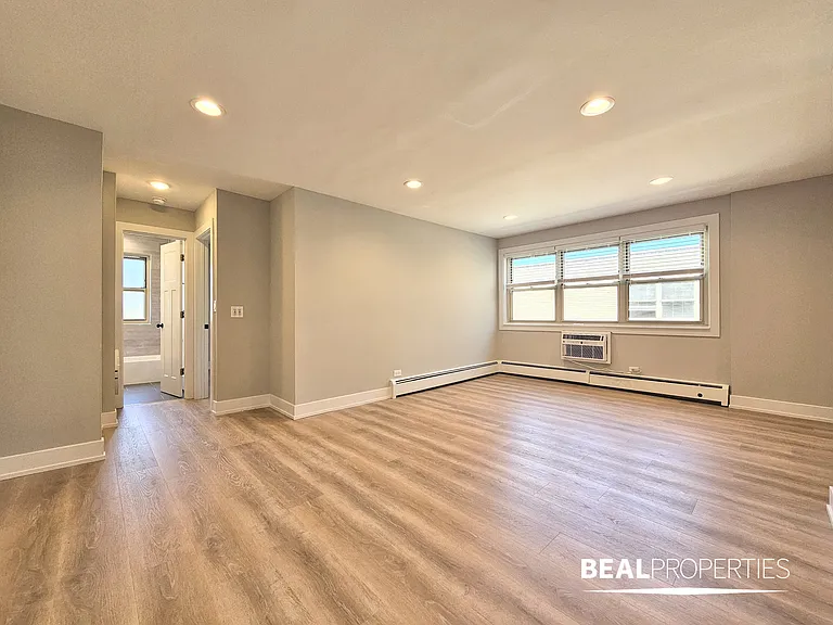 452 W Oakdale — Photo 52