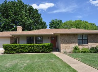 106 Frederick Rd, Fredericksburg, TX 78624