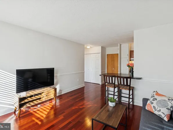 2101-17 Chestnut St, Philadelphia, PA