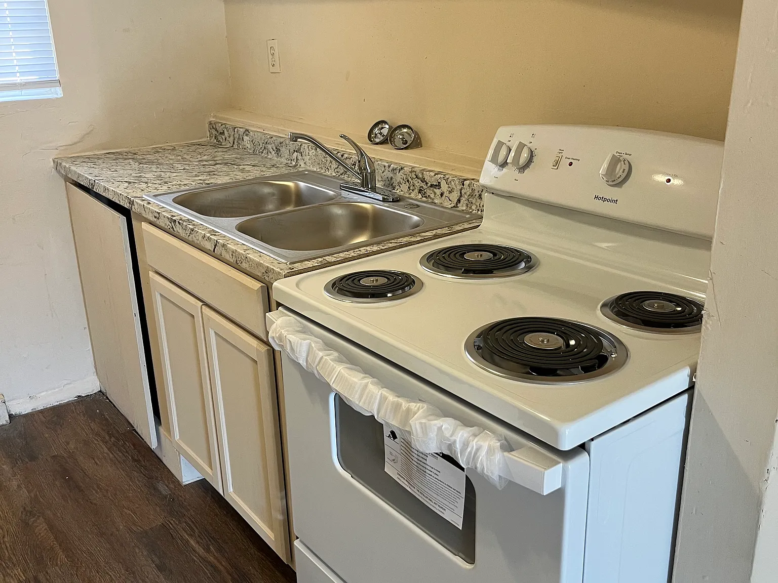 709 Hall St — Photo 3