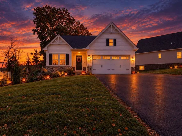 101 Pleasant Grove Ct, Clairton, PA 15025
