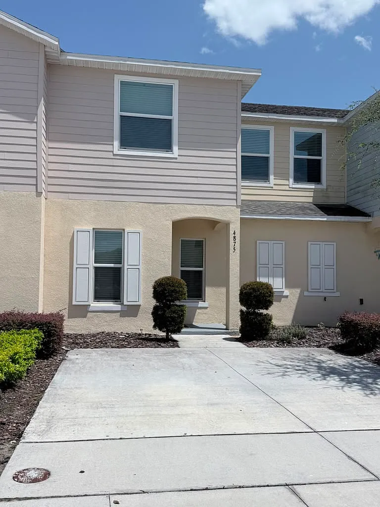 3 bed, 2.5 bath, 1762 sqft, $2,400 — Photo 2