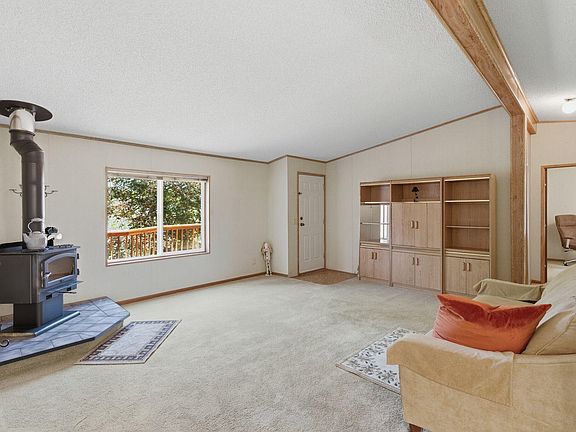 3rd image of 600 Manzanita Dr