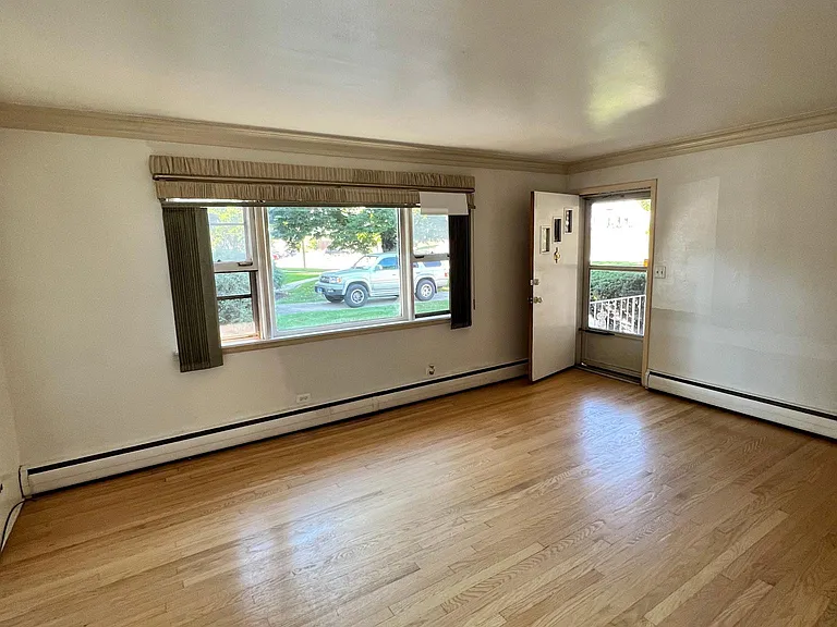 9437 Burlington Ave #3 — Photo 7