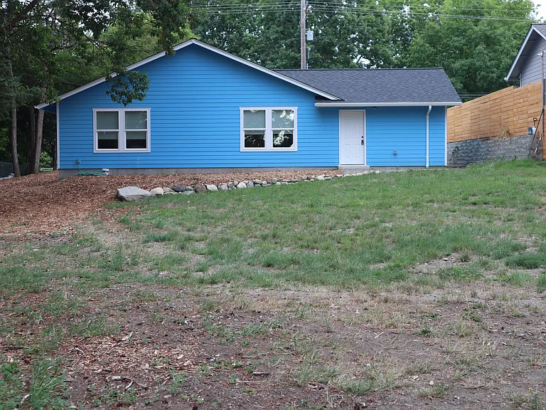 9504 Farwest Dr SW — Photo 2