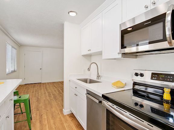 4th image of 4312 Francis Ave N #203