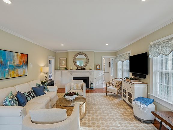 3rd image of 50 Lamb Ave
