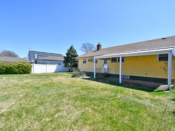 2nd image of 169 Jerusalem Ave