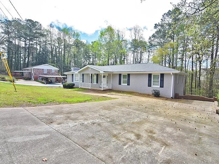 86 Regency Way SE — Photo 1