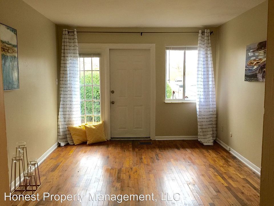 1st image of 2258 N Hawthorne Ln APT 05