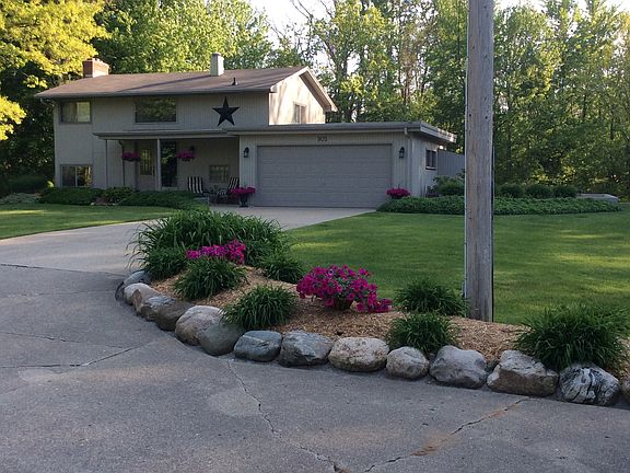4th image of 905 104th Ave