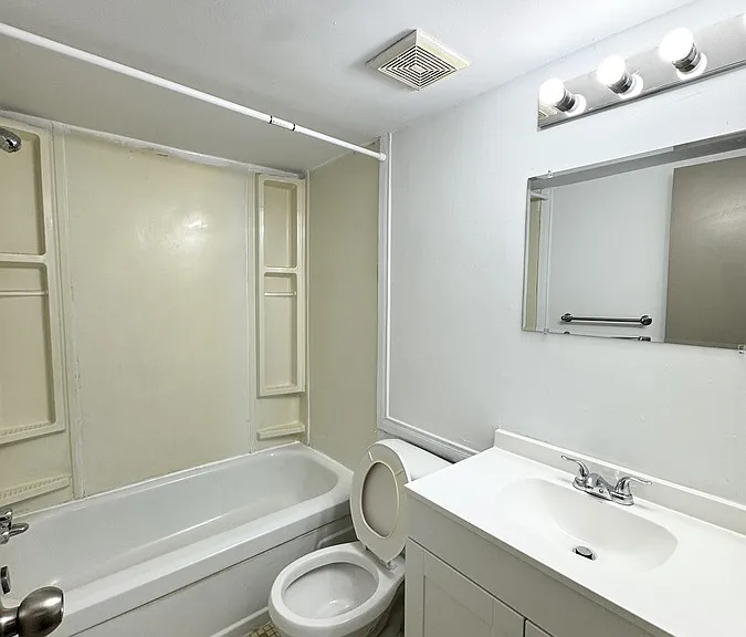 525 Wyandotte St W #302 — Photo 18