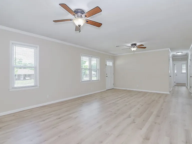 373 Westmont Dr — Photo 7