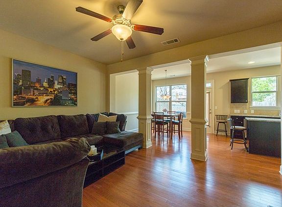 5th image of 2410 Whiteoak Ct SE