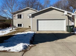 182 Suncoast Dr, North Sioux City, SD 57049