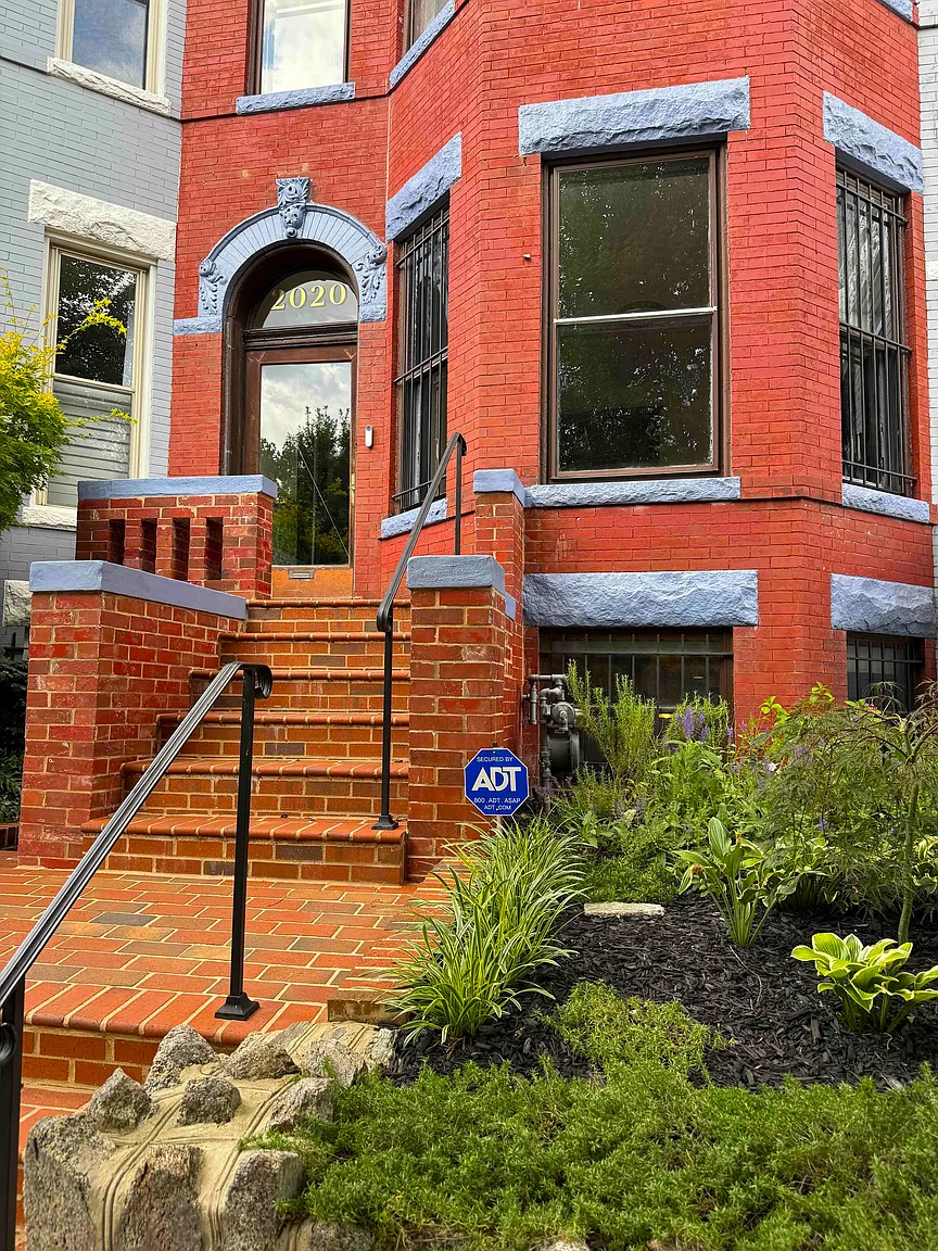 2020 1st St NW photo 1
