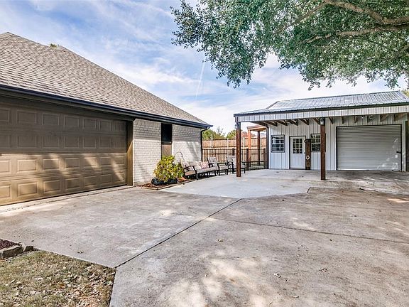 2nd image of 201 Country View Ln