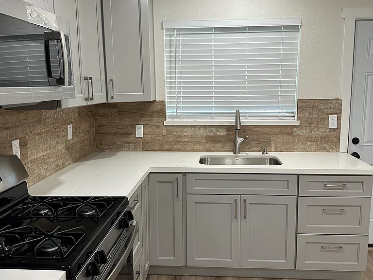 1014 Pine St #2 — Photo 4