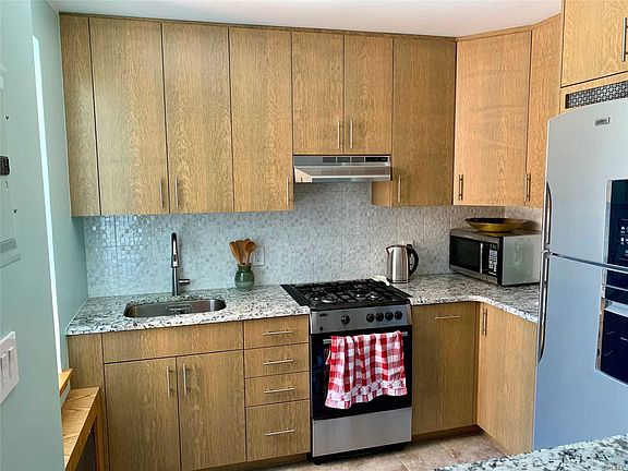 5th image of 52-21 65th Pl APT 3K