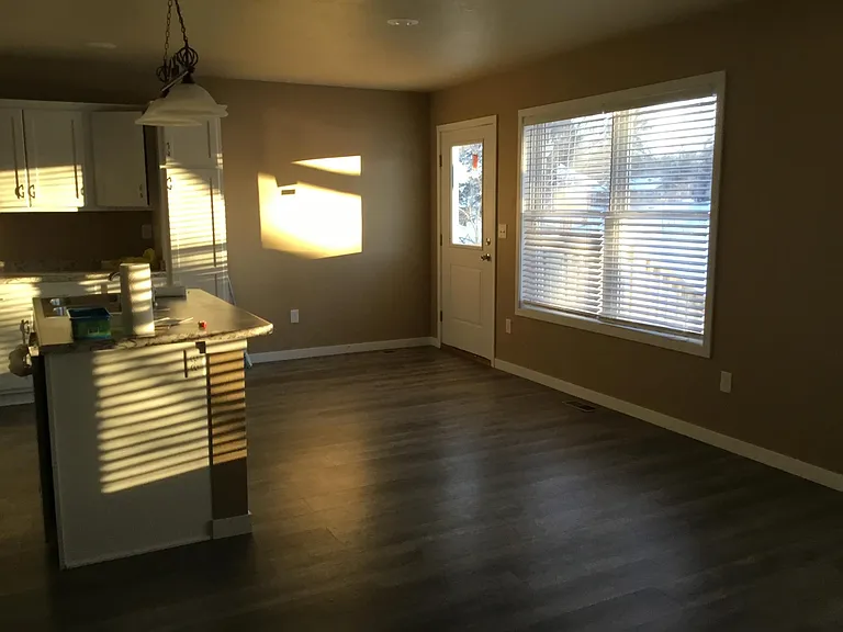 208 S H St — Photo 13