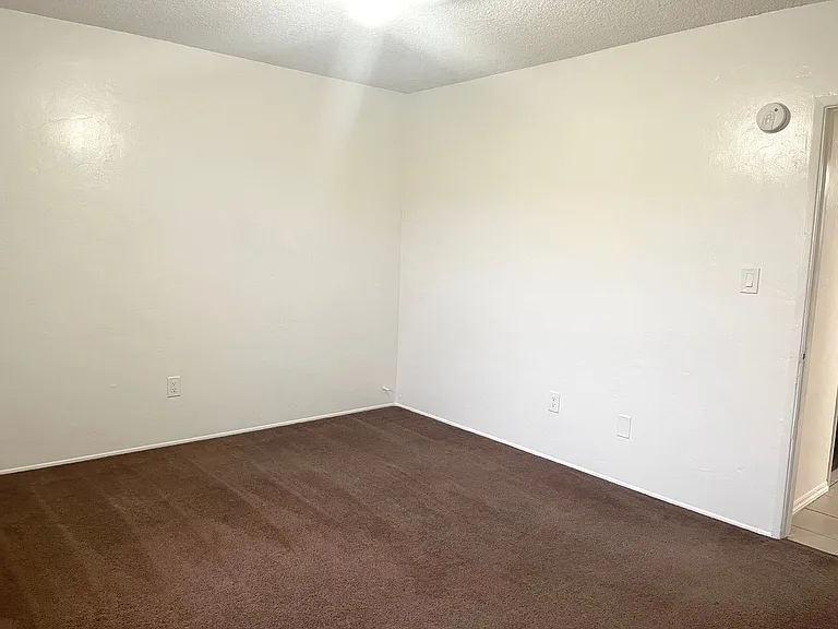 3600 N. Chester Ave. — Photo 9