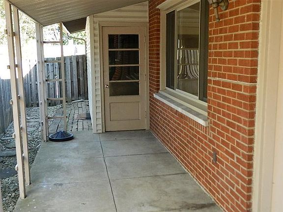 4th image of 38 Hamlin Dr