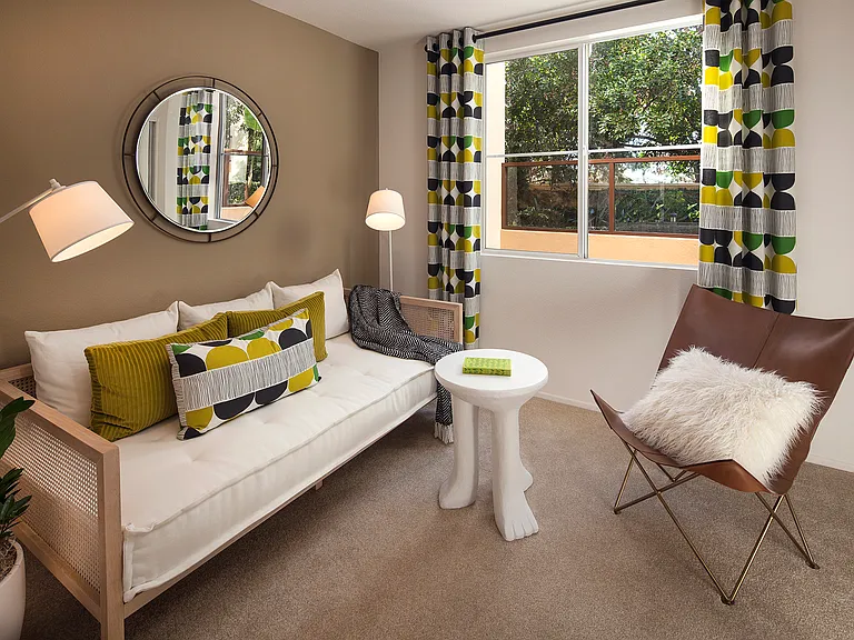 Las Palmas Apartment Homes — Photo 19