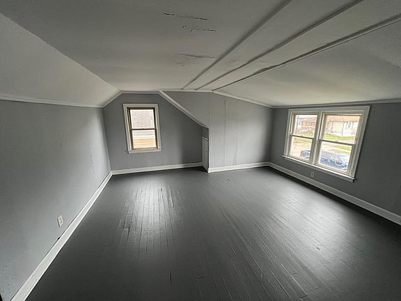 4th image of 707 Indiana St