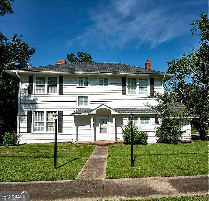 6 bed, 3.0 bath, 2741 sqft, $700 — Photo 1