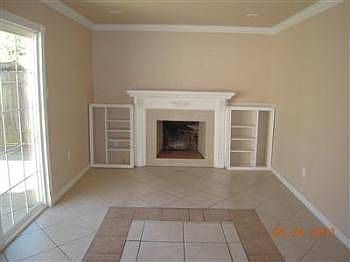 5th image of 108 Mariposa St