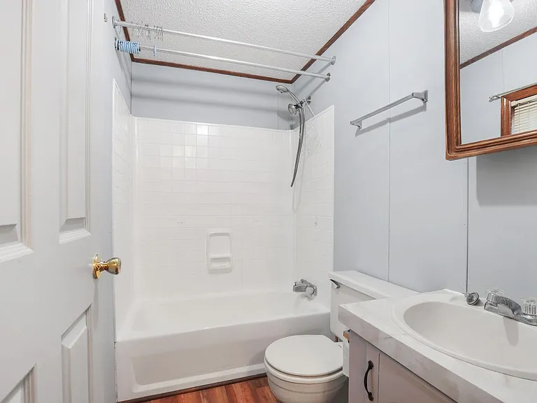 312 Queens Rd — Photo 14