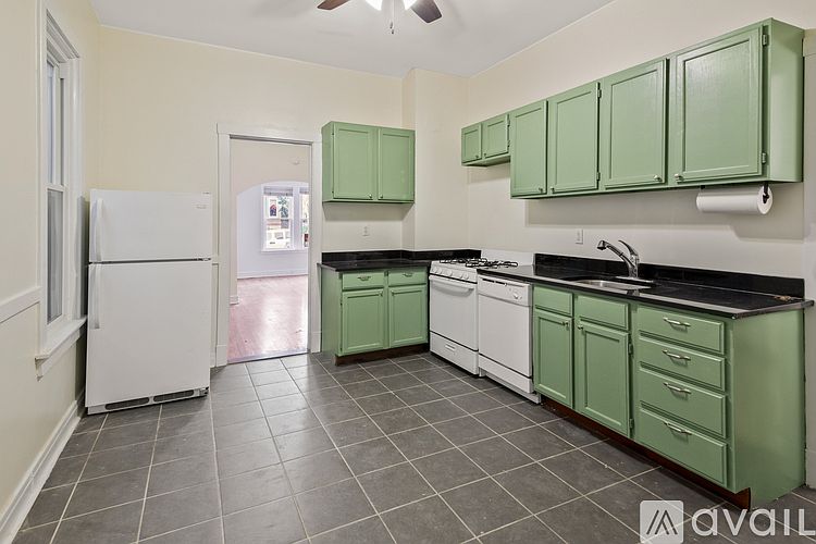 1st image of 2067 N Hoyne Ave #1