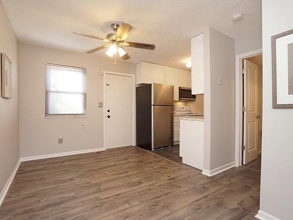 5th image of 2065 Woodtrail Dr APT 27