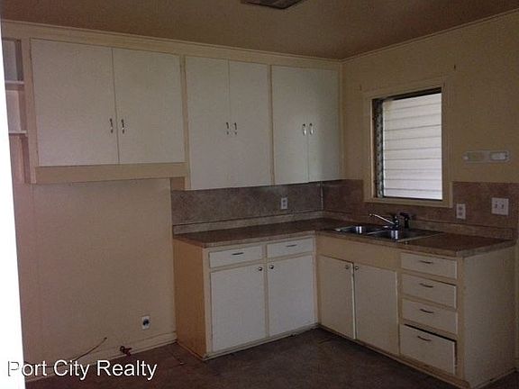 3rd image of 3938 Fairfax Ave