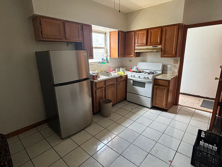 3043 W Montrose Ave #2 — Photo 1