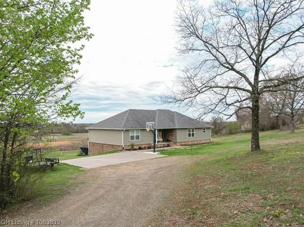 2406 W Shawntel Smith Blvd, Muldrow, OK 74948