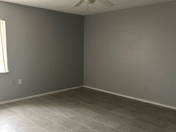 5th image of 2850 Bedford St