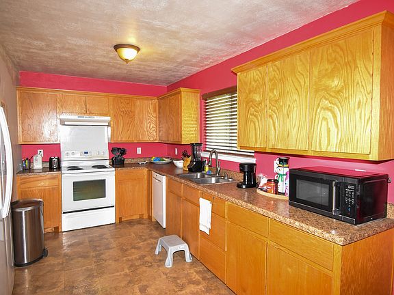 5th image of 603 W 7th St