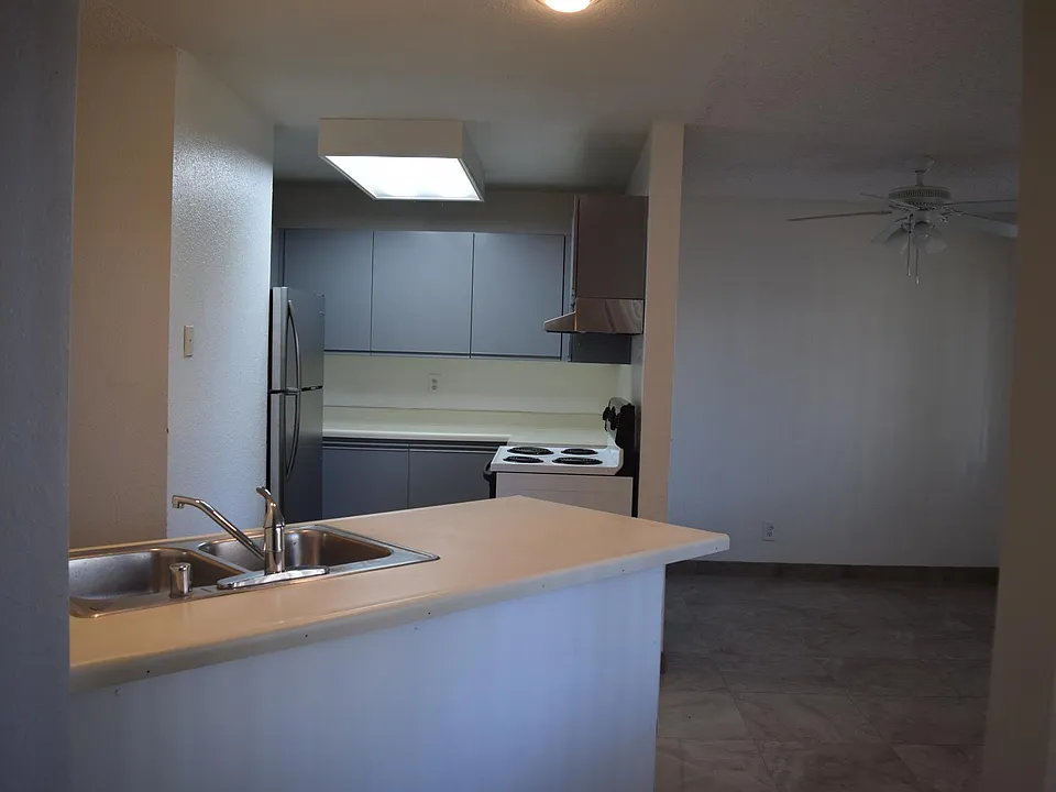 210 W Vermont Ave #107
