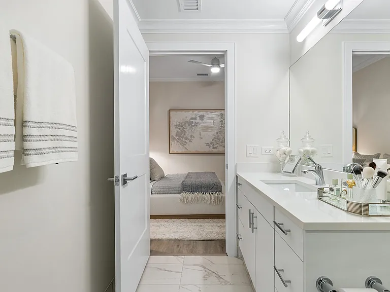 133 S Ashland Ave — Photo 15