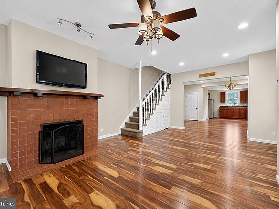 4th image of 50 E Johnson St
