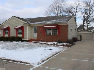 48638 Wheatfield Dr, New Baltimore, MI 48051