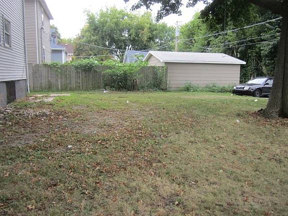 5th image of 1638 Victoria Ave
