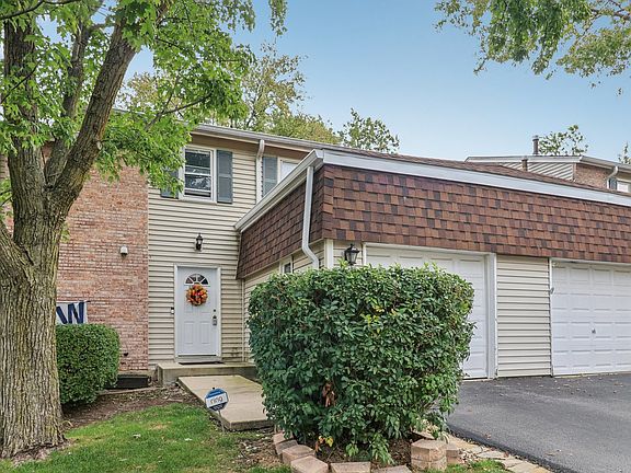 2nd image of 556 Leslie Ln