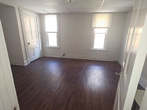 2nd image of 442 Eleanor St #2