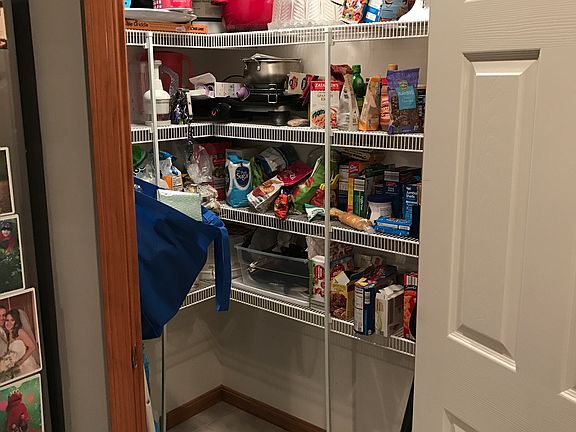 3rd image of 115 Queens Ct